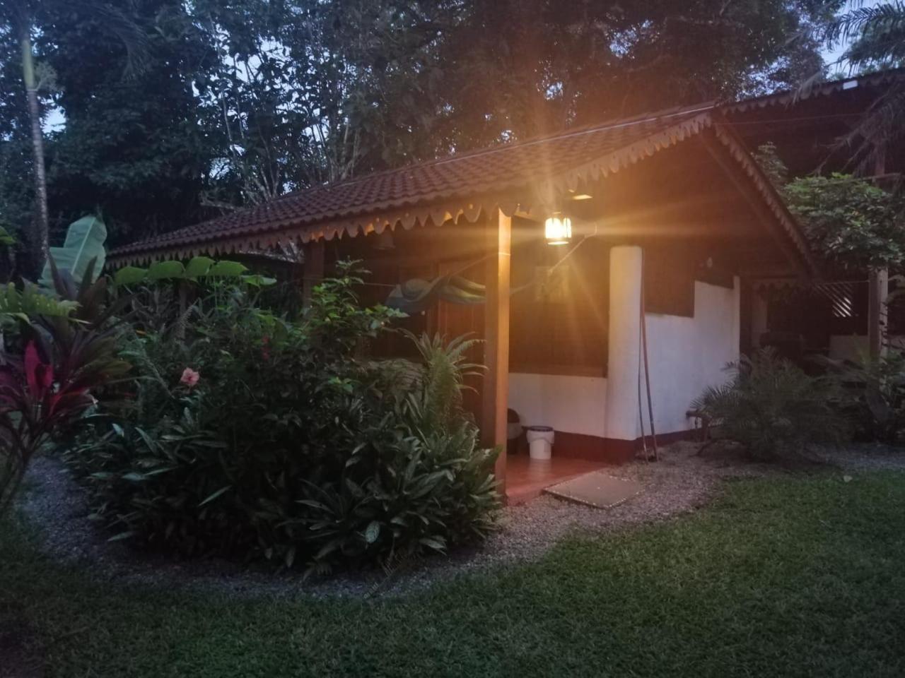 Chalet Y Cabinas Hibiscus Cahuita Buitenkant foto